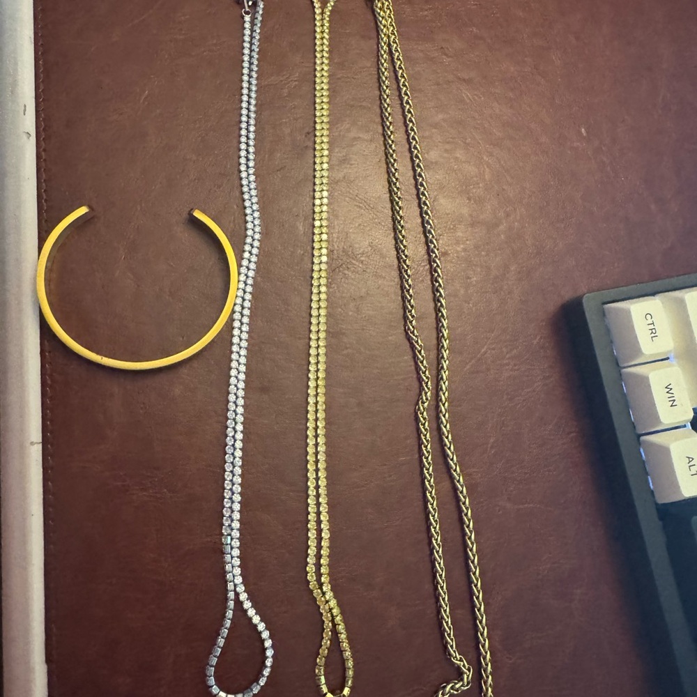 Men’s Jewelry Lot – GLD Chains & Unbranded Bracelet